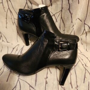 Bandolino Black Ancle Heeled Boots with Buckle Detail
